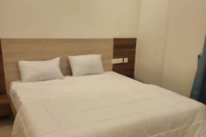 Room 4 of 14