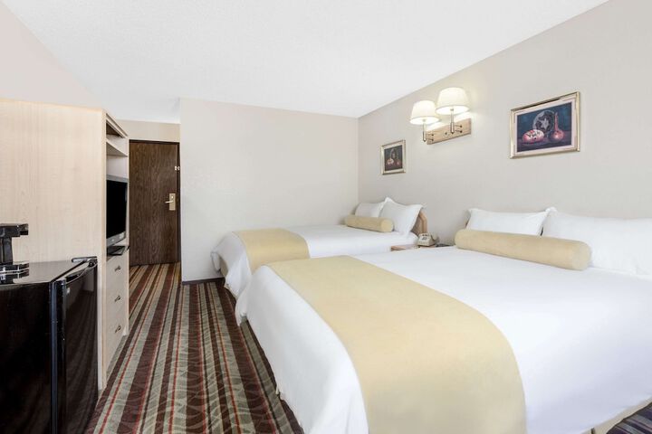 2 Double Beds (1 of 8)