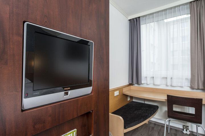 Room 13 of 25