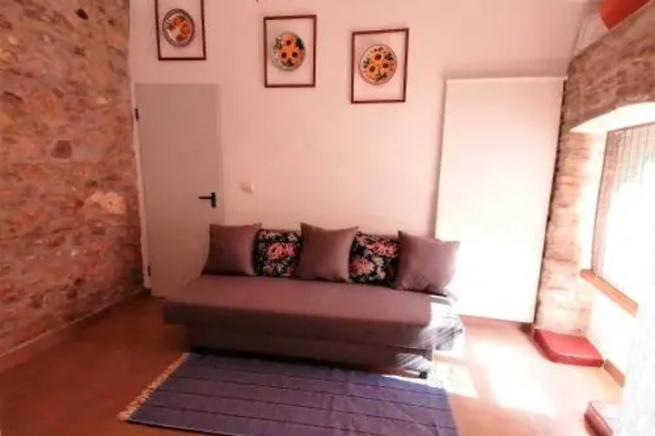 Room 6 of 19