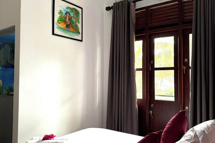 Room 6 of 28