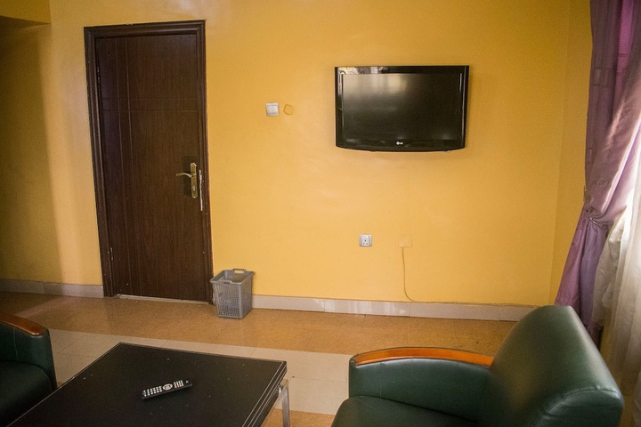 Room 27 of 68