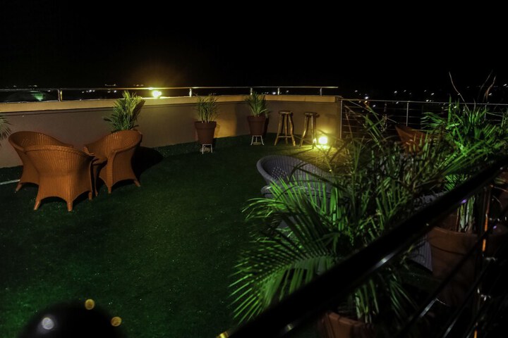 Lounge 78 of 112