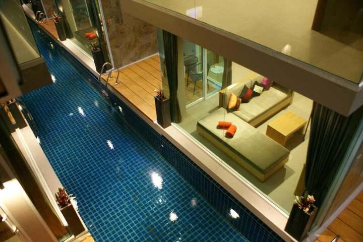 Hotel Pool