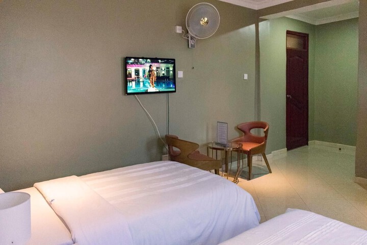 Room 6 of 48