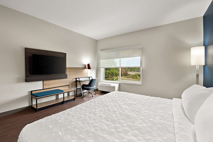 1 King Bed (8 of 13)