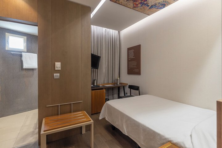 Room 15 of 39
