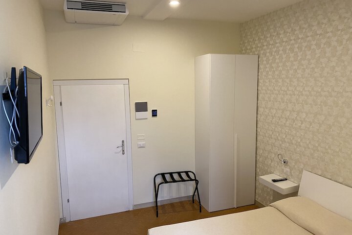 Room 50 of 99
