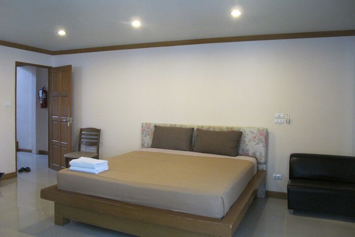 Room 4 of 33