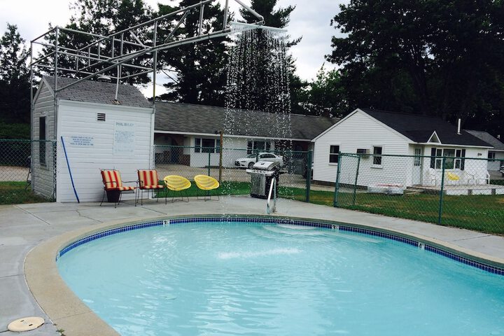 Pool 21 of 26