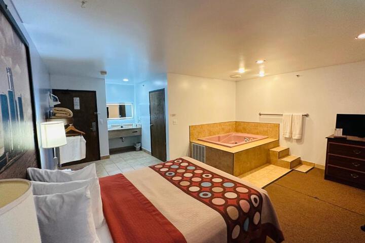 1 Queen Bed Accessible Room (11 of 13)