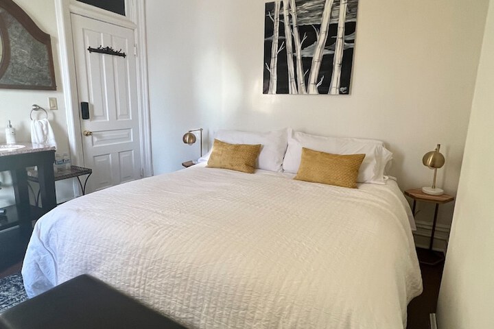 Room 25 of 40