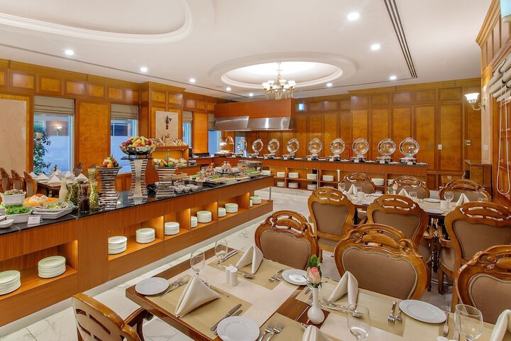 Dining 62 of 84