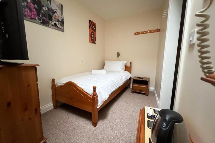 Room 5 of 32