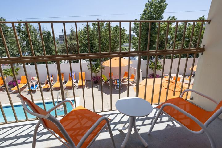 2 Double Beds Poolside (5 of 7)