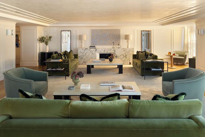 Lobby lounge