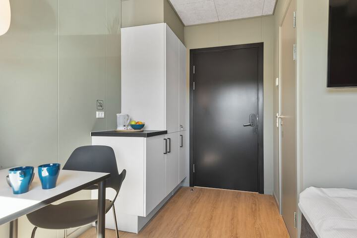 Room 6 of 48