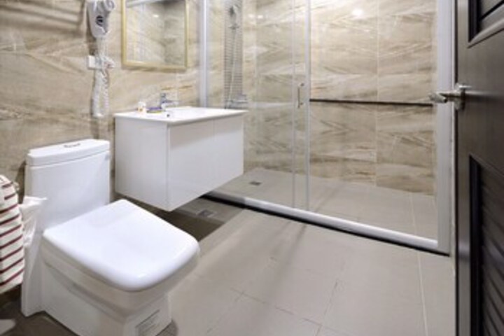 Room 6 of 22