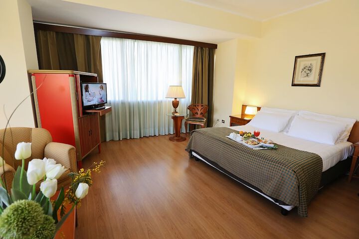 Room 5 of 50