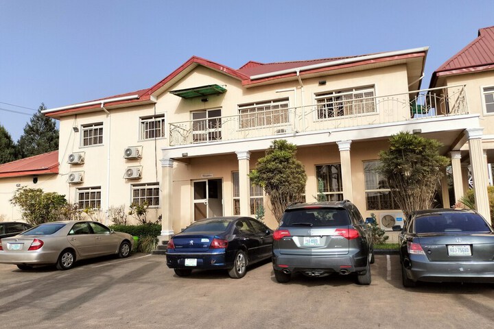 Steffan Hotel and Suites