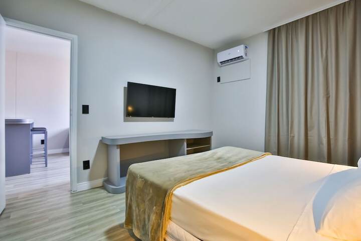 Room 17 of 40