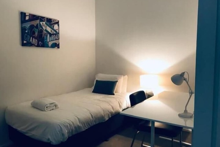 Room 2 of 17