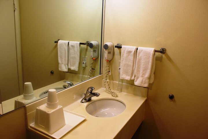 Room 35 of 65