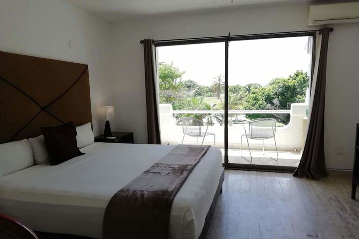 Room 32 of 93