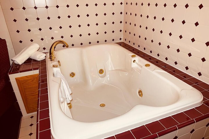Classic King Bed (1 of 16)