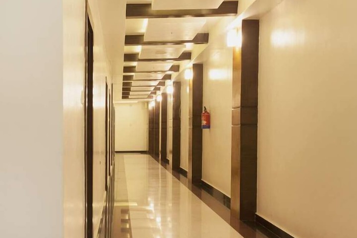 Ballroom/Hall 9 of 10