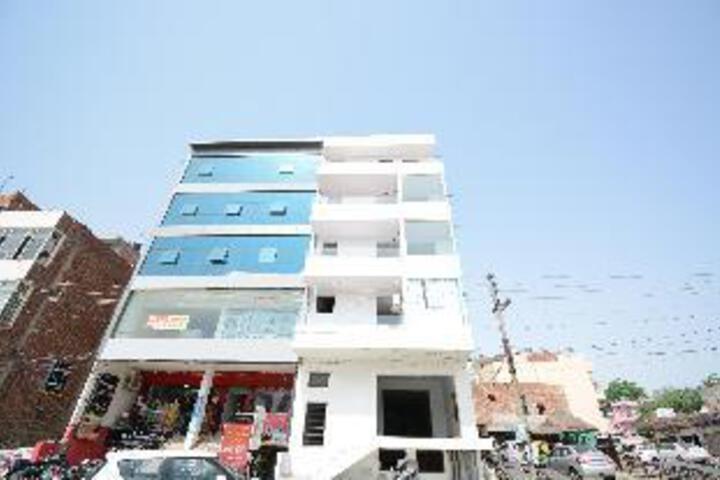 OYO Flagship Roadstar Hotel
