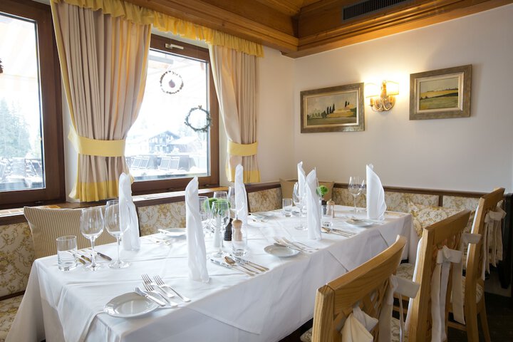 Dining 80 of 128
