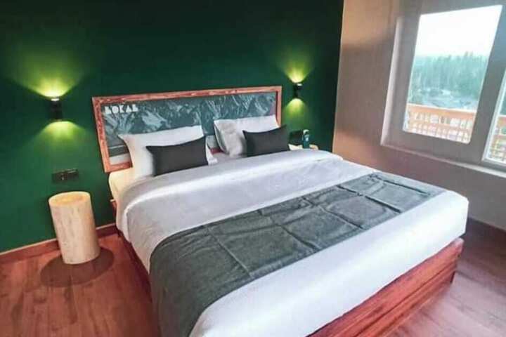 Room 34 of 47