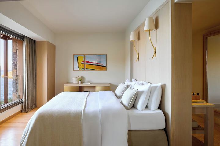 Room 44 of 241