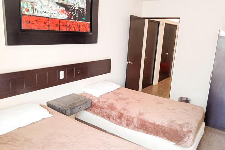 Room 17 of 33