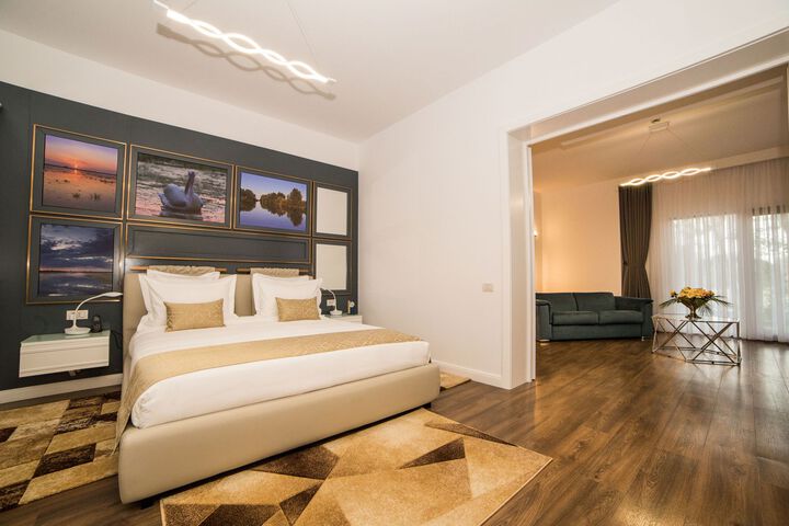 Room 42 of 60