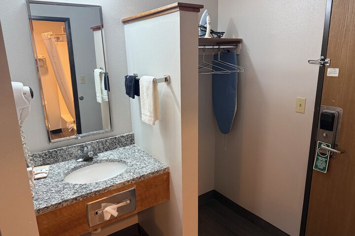 Room 18 of 25