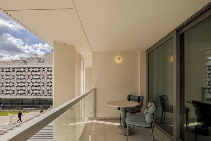 Room 22 of 80