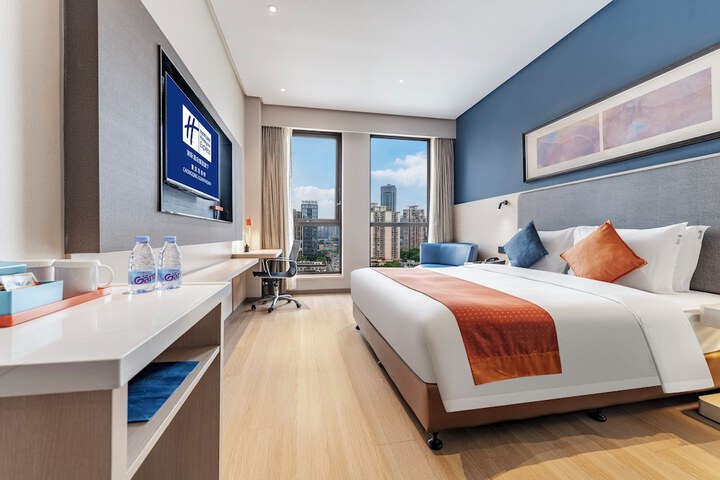 Room 26 of 73