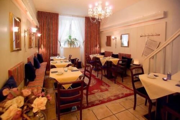 Dining 13 of 25