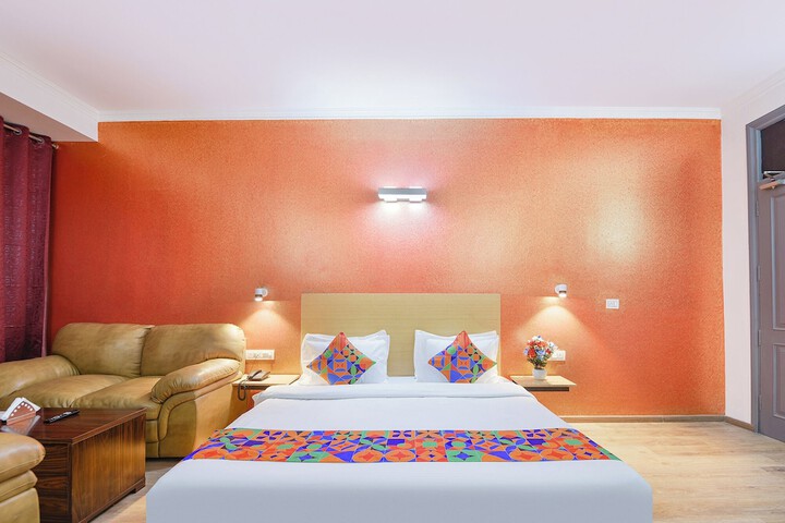 Room 17 of 33