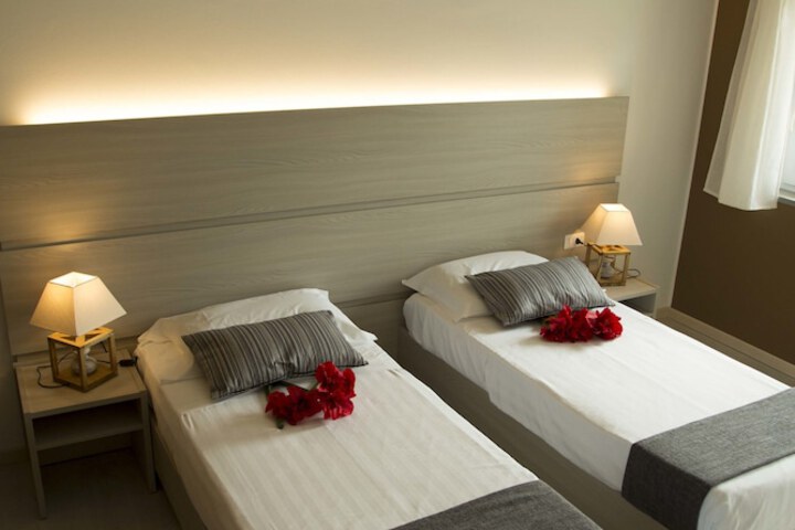 Room 3 of 27