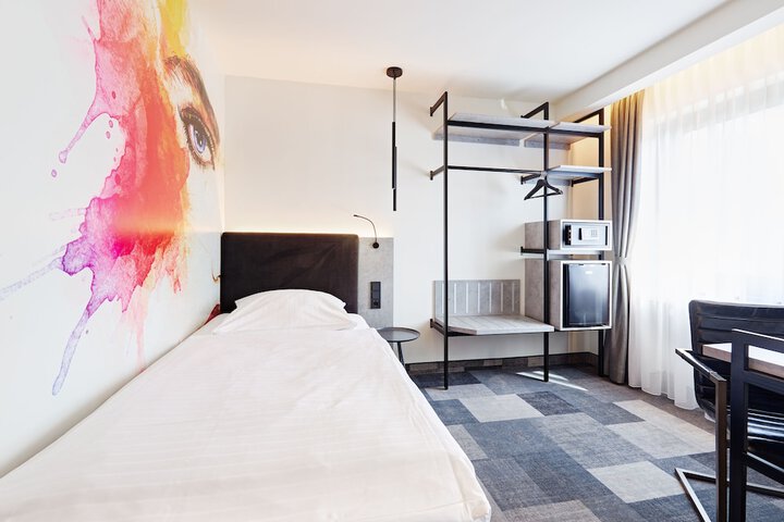 Room 16 of 70