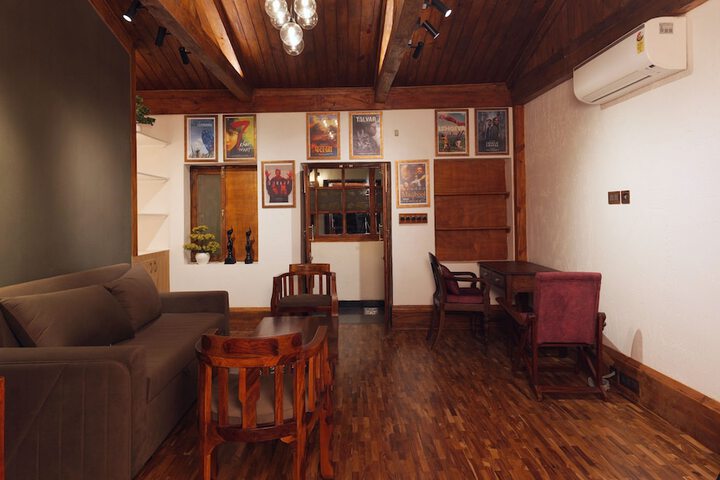Room 8 of 18