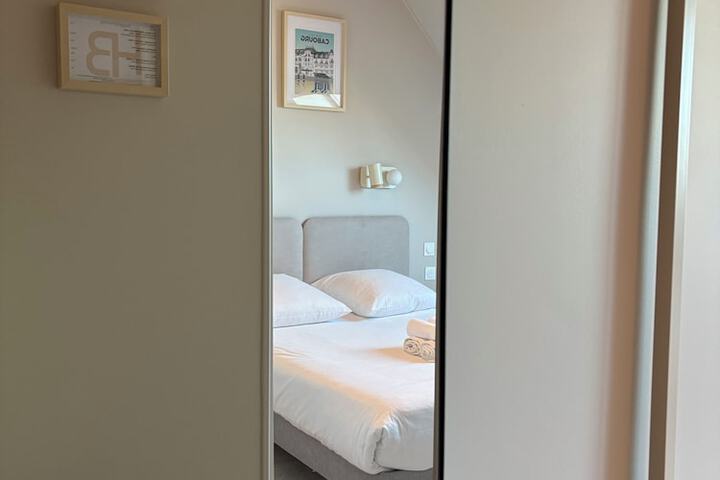 Room 15 of 22