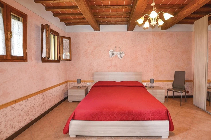Room 2 of 7