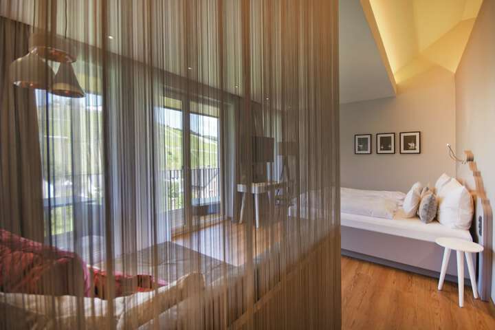 Room 4 of 95