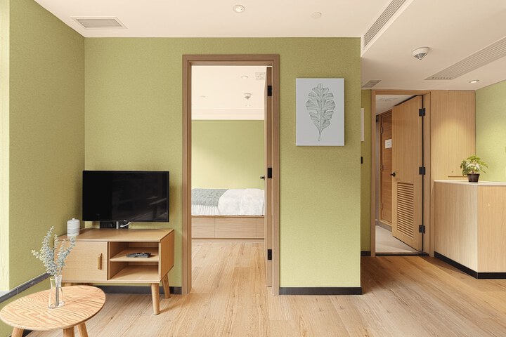 Room 49 of 80