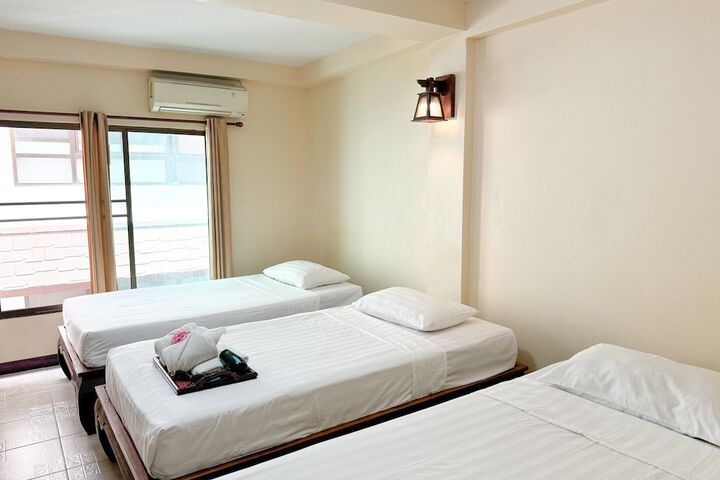 Room 25 of 86