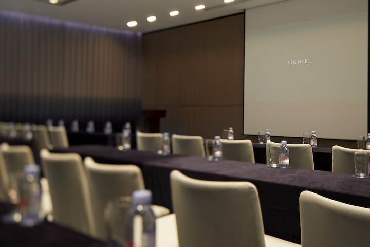 Ballroom/Hall 96 of 106
